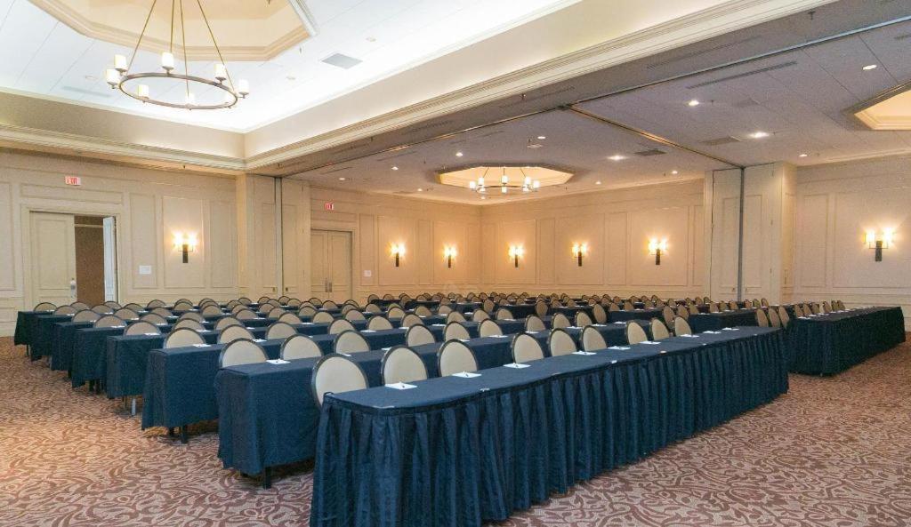 Adam'S Mark Hotel & Conference Center Kansas City Exterior photo