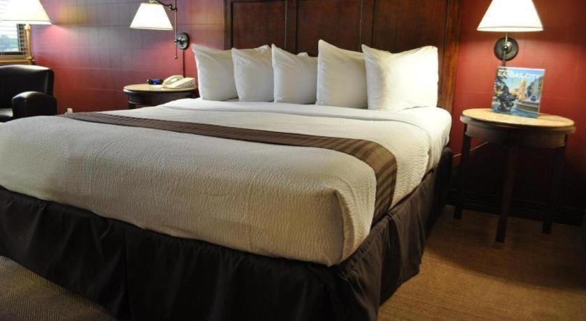 Adam'S Mark Hotel & Conference Center Kansas City Exterior photo