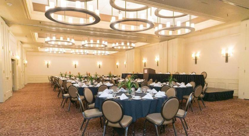 Adam'S Mark Hotel & Conference Center Kansas City Exterior photo