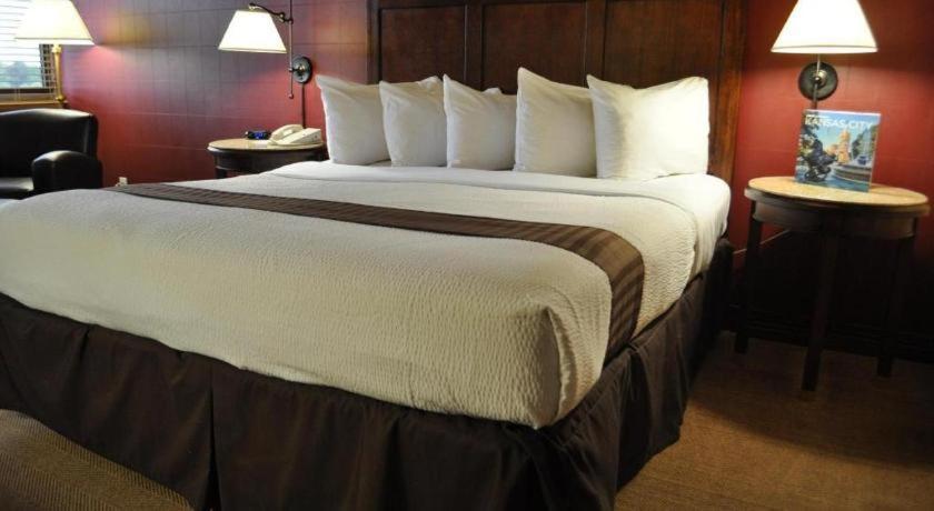 Adam'S Mark Hotel & Conference Center Kansas City Exterior photo