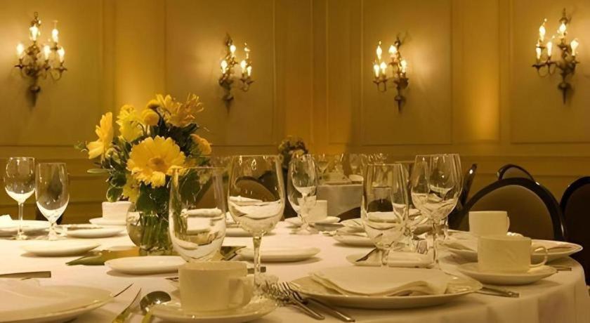 Adam'S Mark Hotel & Conference Center Kansas City Exterior photo